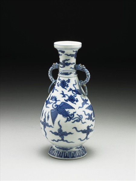 青花雲鳳紋獸耳環瓶