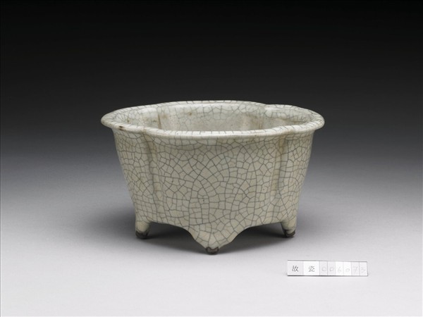 官窯 青瓷海棠式盆