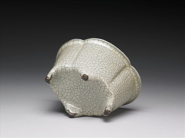 官窯 青瓷海棠式盆