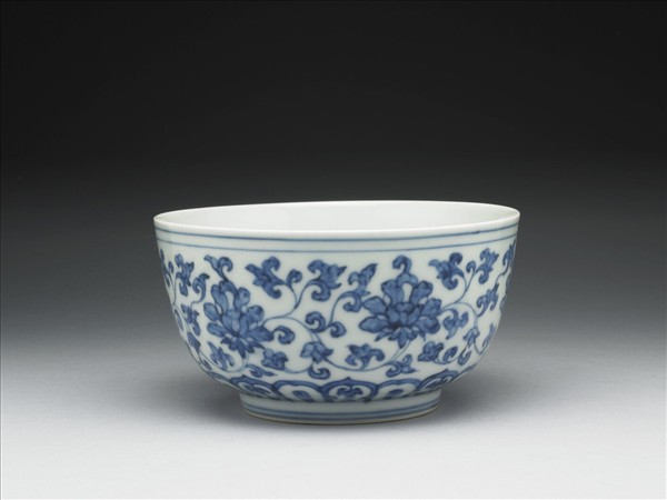 青花番蓮紋碗