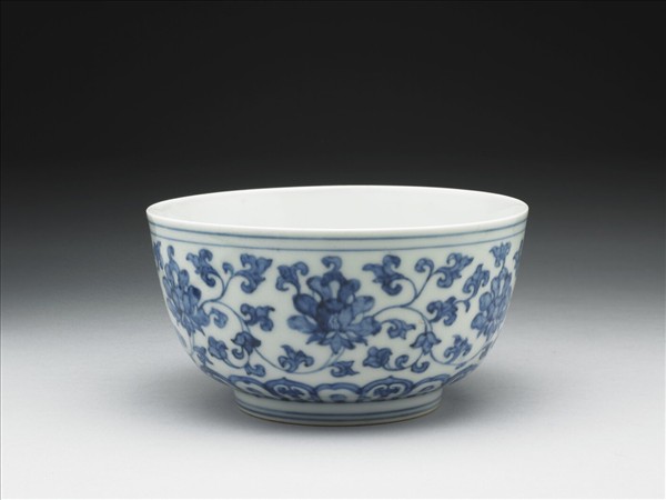 青花番蓮紋碗