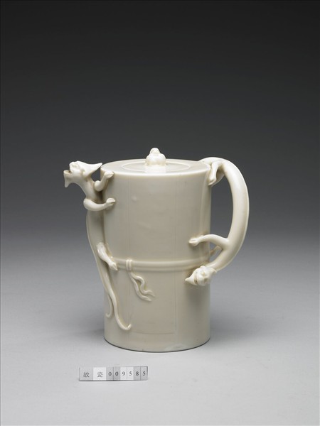 瑩白蟠螭把壺