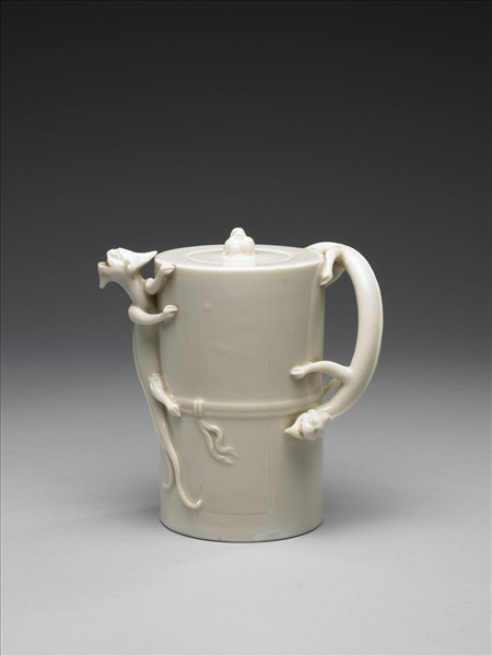 瑩白蟠螭把壺