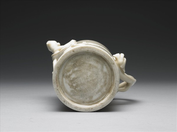 瑩白蟠螭把壺