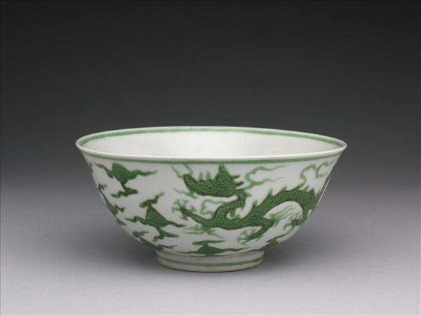 綠彩雙龍戲珠紋碗