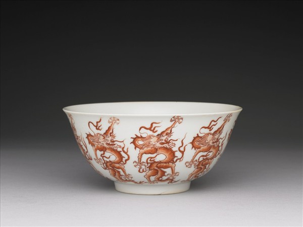 白瓷描紅九龍紋碗