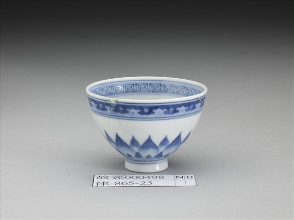 青花幾何花卉紋杯