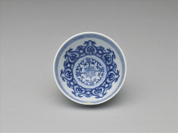 青花幾何花卉紋杯