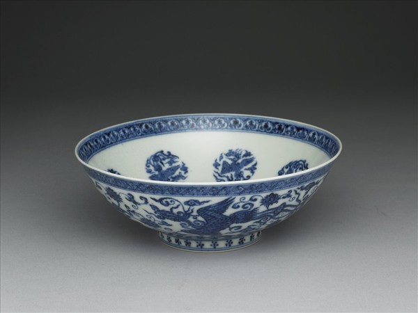 青花穿蓮鳳紋碗