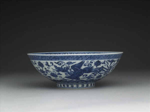 青花穿蓮鳳紋碗