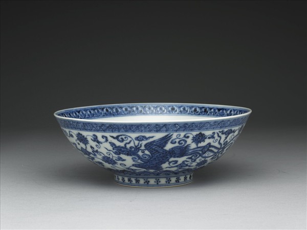 青花穿蓮鳳紋碗