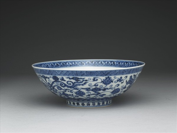 青花穿蓮鳳紋碗