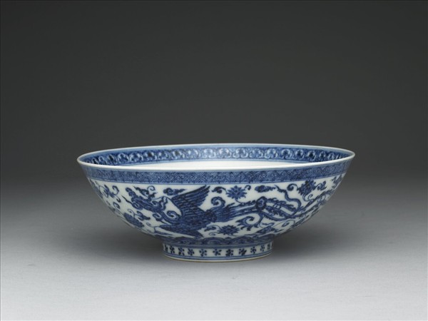 青花穿蓮鳳紋碗