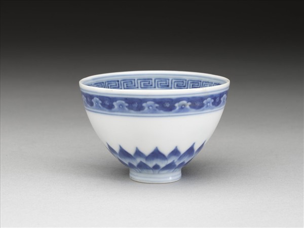 青花蓮瓣紋碗