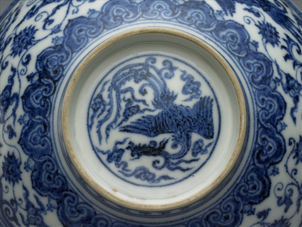 青花穿蓮鳳紋碗