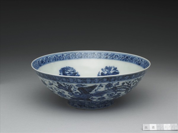 青花穿蓮鳳紋碗