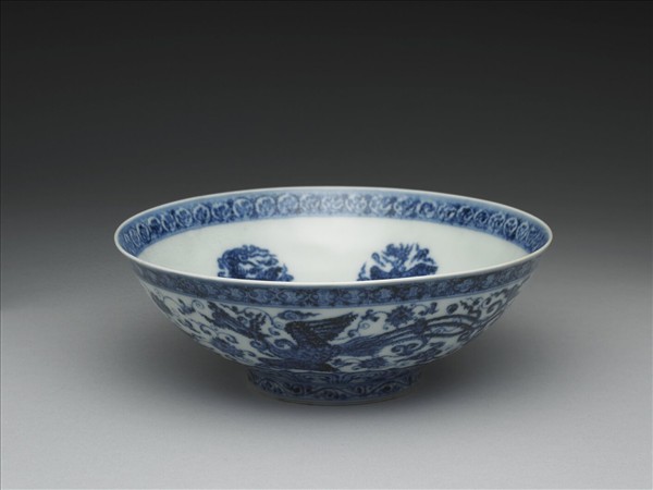 青花穿蓮鳳紋碗