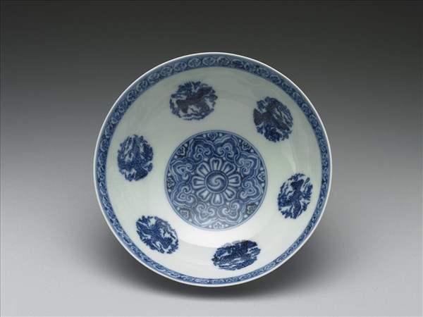 青花穿蓮鳳紋碗