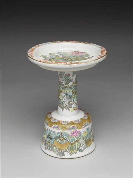 粉彩博古圖燭台式盤