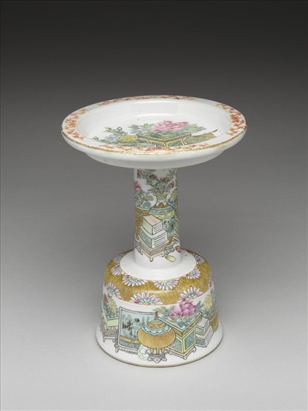 粉彩博古圖燭台式盤