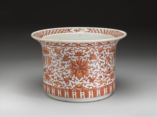 白瓷描紅福壽番蓮紋花盆