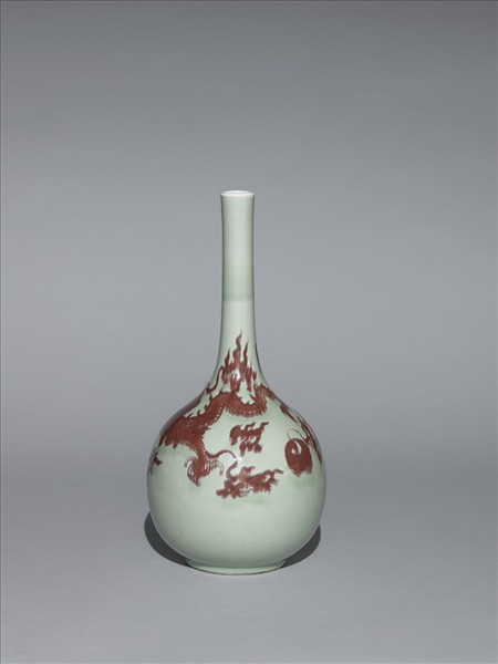 冬青釉裏紅龍紋瓶