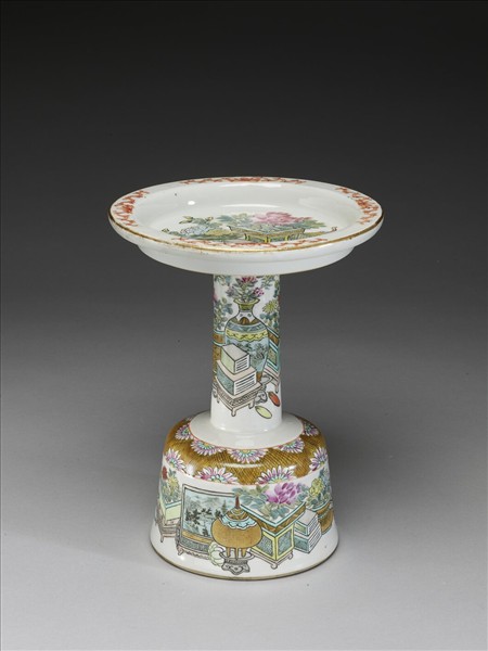 粉彩博古圖燭台式盤