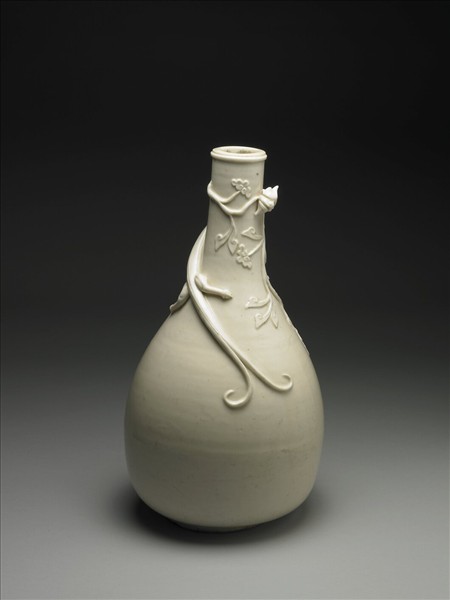 德化窯 白瓷螭紋瓶