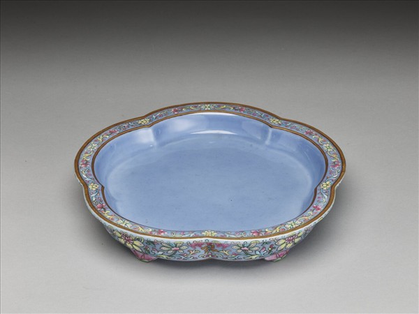 粉彩花卉紋梅花式盆托