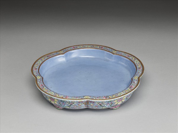 粉彩花卉紋梅花式盆托