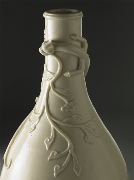 德化窯 白瓷螭紋瓶