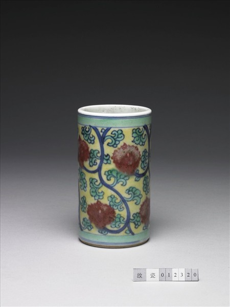 青花釉裡紅黃地花卉紋筆筒