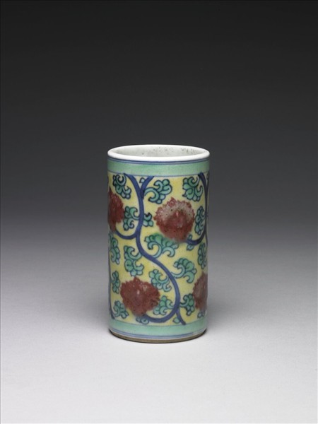 青花釉裡紅黃地花卉紋筆筒