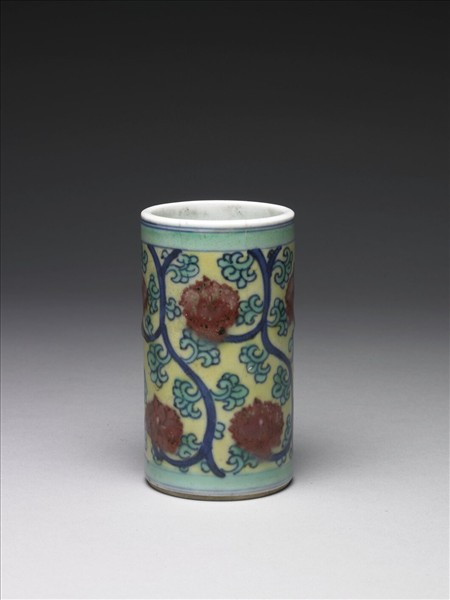 青花釉裡紅黃地花卉紋筆筒