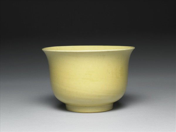 黃釉仰鍾式碗