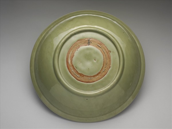 龍泉窯 青瓷劃花花卉紋折沿盤