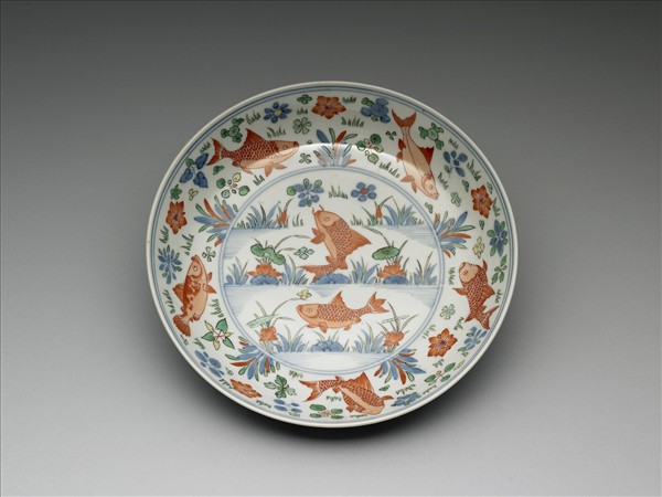 青花五彩蓮塘魚藻紋盤