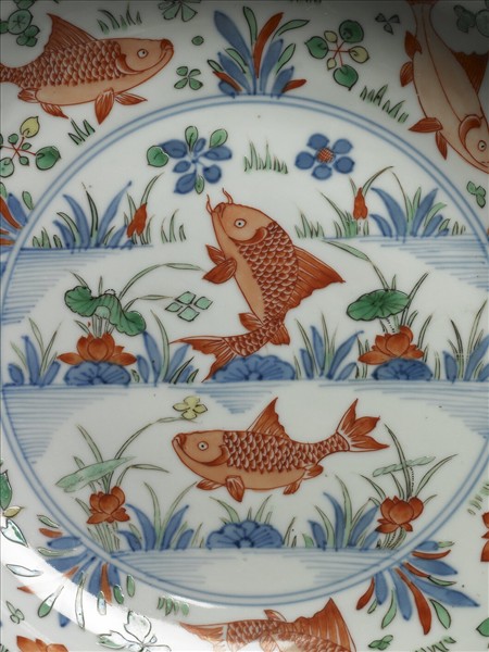 青花五彩蓮塘魚藻紋盤