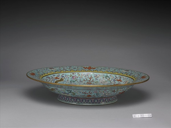 粉彩湖綠地龍鳳福壽紋盤