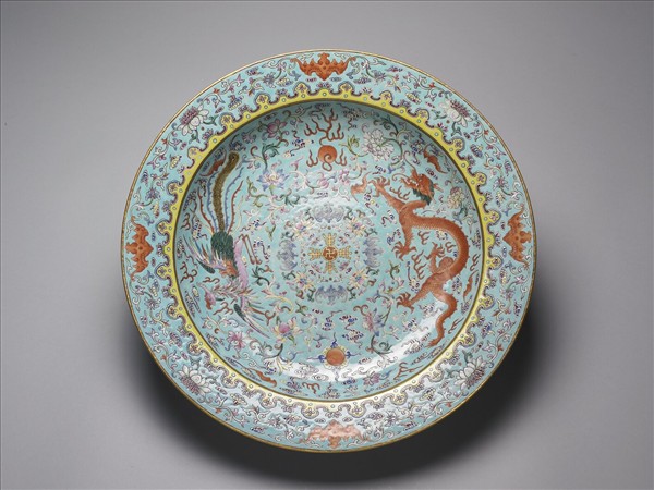 粉彩湖綠地龍鳳福壽紋盤