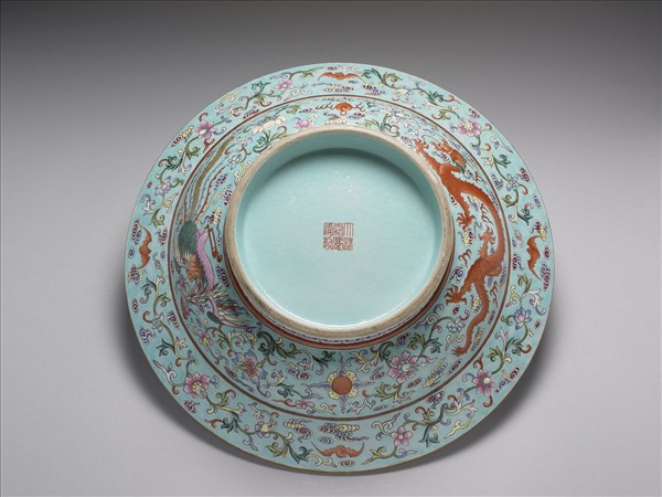 粉彩湖綠地龍鳳福壽紋盤