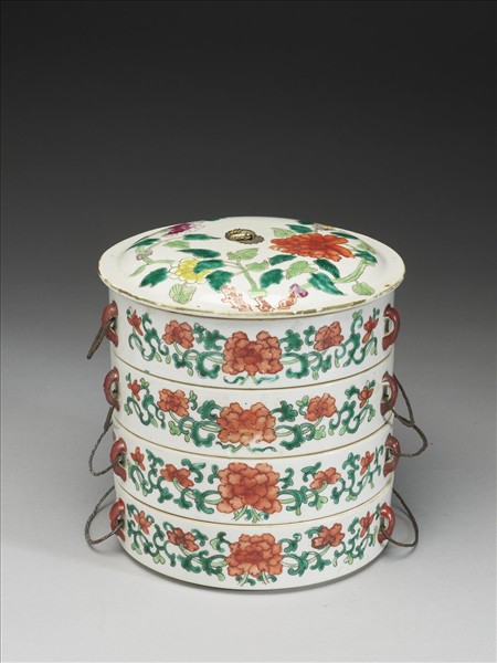 五彩牡丹紋四層套盒