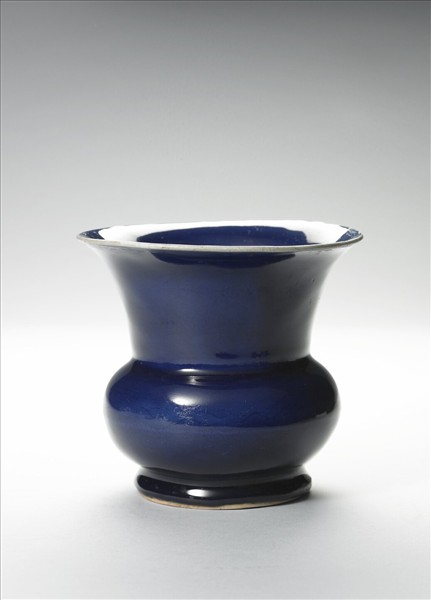 霽青暗龍紋渣斗