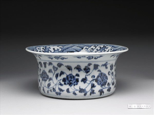 青花波濤花卉紋折沿洗