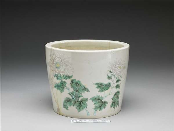 粉彩菊花紋花盆