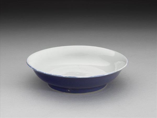 霽青釉龍紋白裡盤