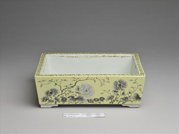 粉彩墨菊紋長方盆