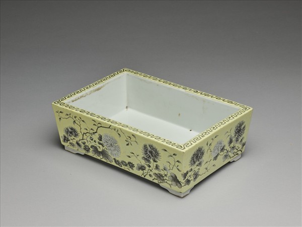 粉彩墨菊紋長方盆