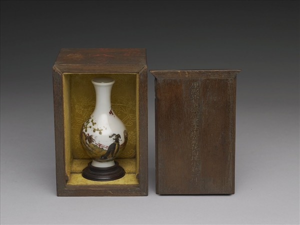 琺瑯彩三犬瓶 附木匣