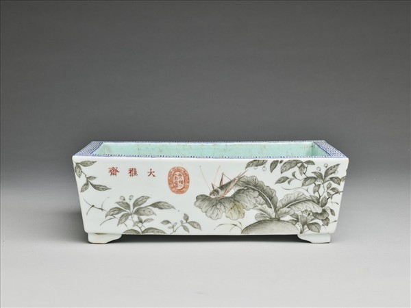 粉彩赭墨園圃圖盆